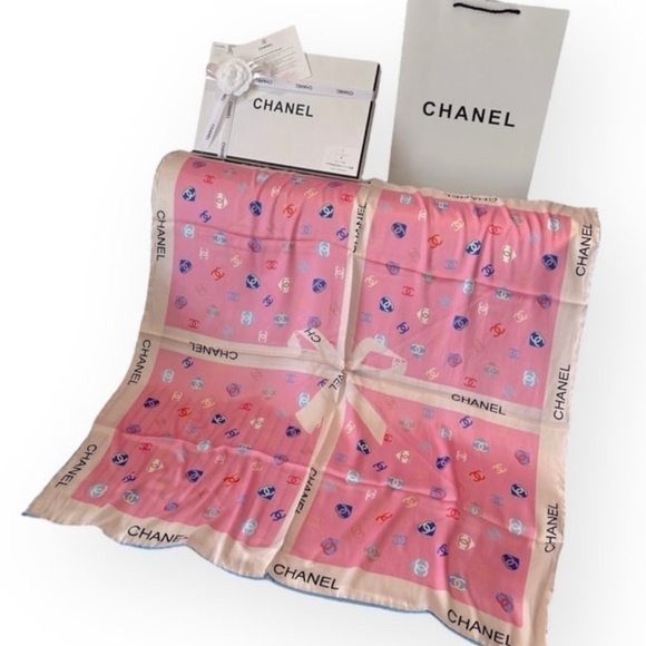 CHANEL Logo Pink Scarf - Picture 2 of 7